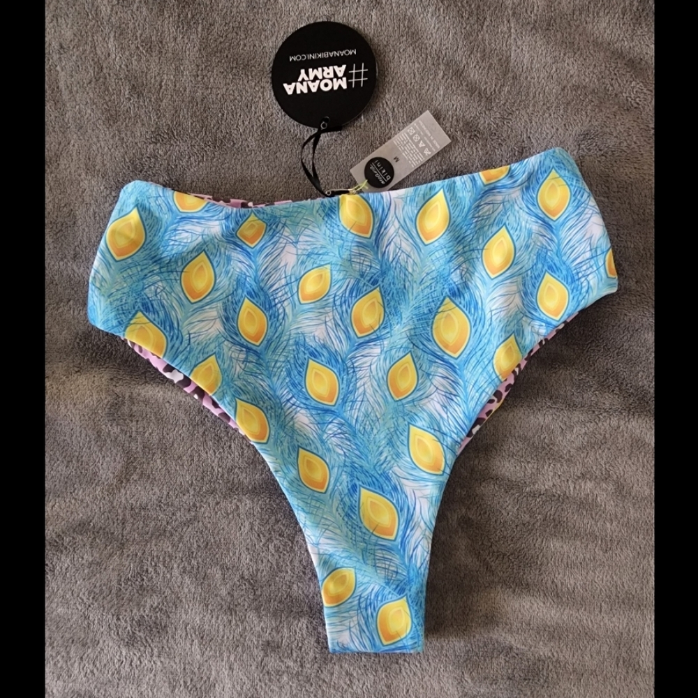 Moana bikini bottoms (M)